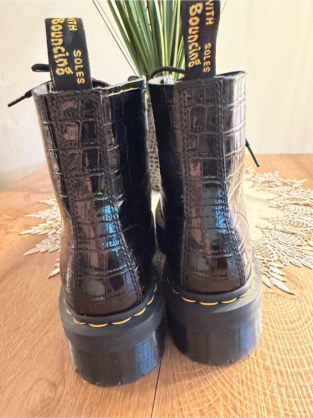 Women’s Dr Martens Platform Patent Leather Black Croc Lace Up Boots Size 7 NWOB - Picture 5 of 10